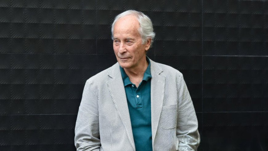 Richard Ford con atuendo informal