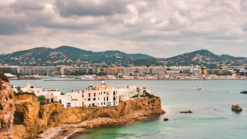 Vista costera de Ibiza